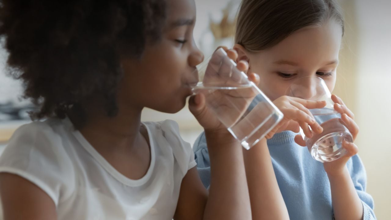 kids drinking water