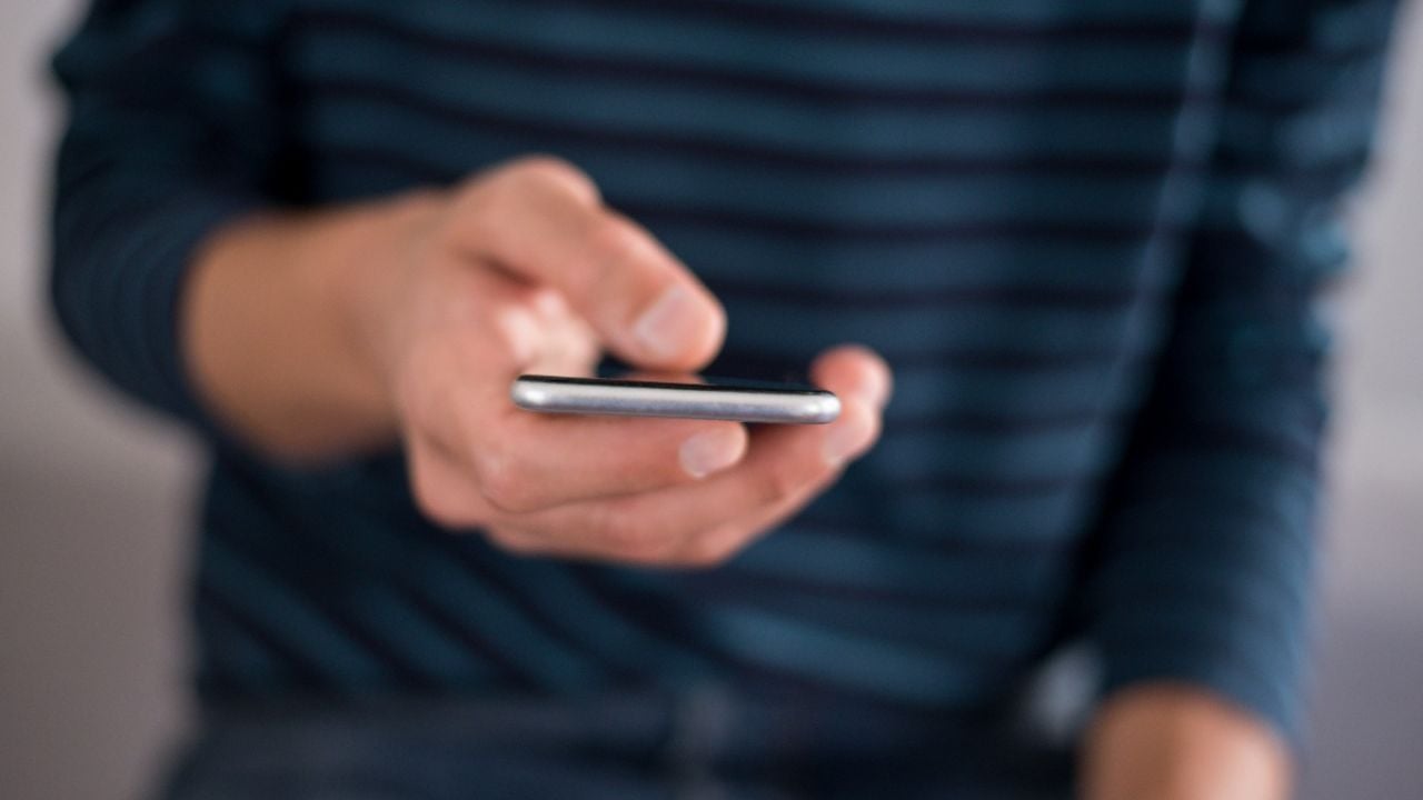 Does cell phone radiation affect men's fertility? | Environmental Working  Group
