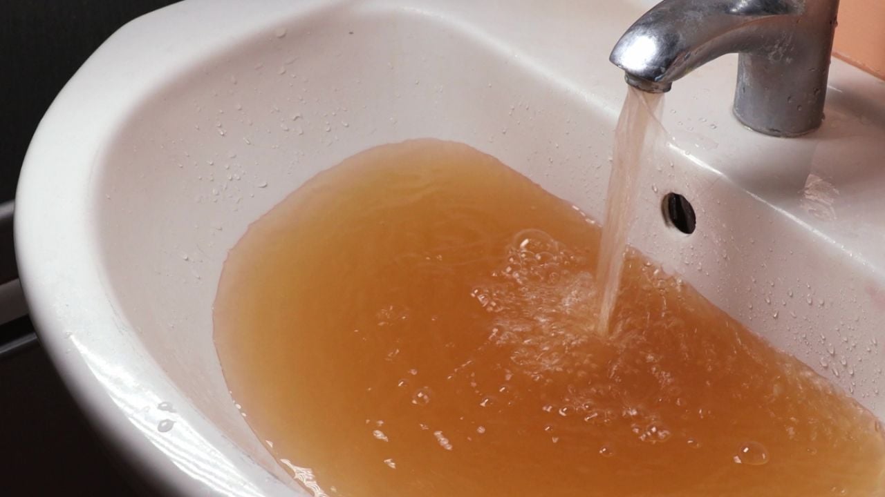 Brown tap water in sink