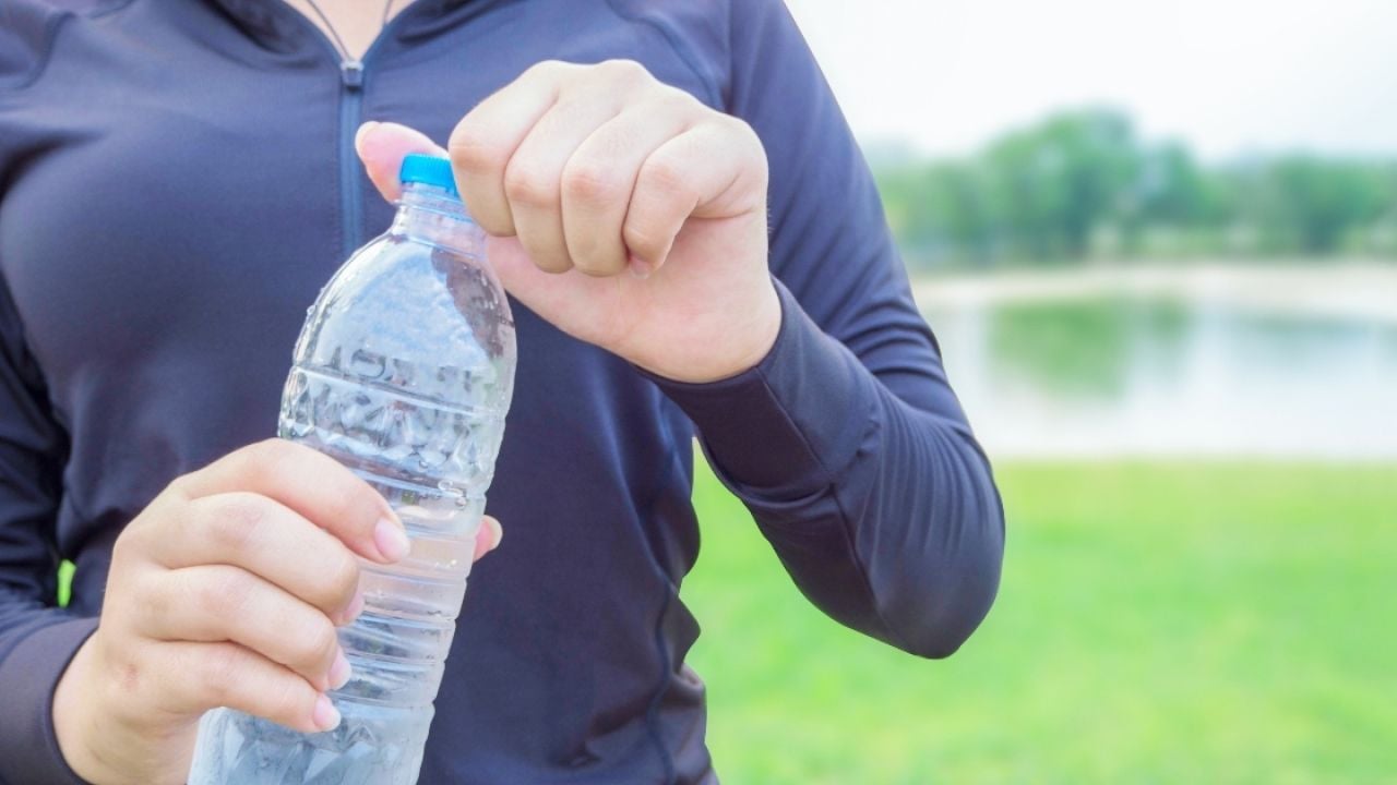 What's in your water bottle? Concerns about microplastics in caps |  Environmental Working Group